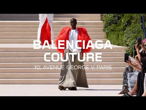 Balenciaga : la 55e collection couture, premier défilé couture de Pierpaolo Piccioli